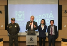 alcalde_mayor_de_bogota_reporta_banda_de_policias_dedicada_al_robo_en_tm.jpg
