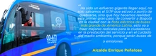 Alcalde Enrique Peñalosa subido en el bus eléctrico