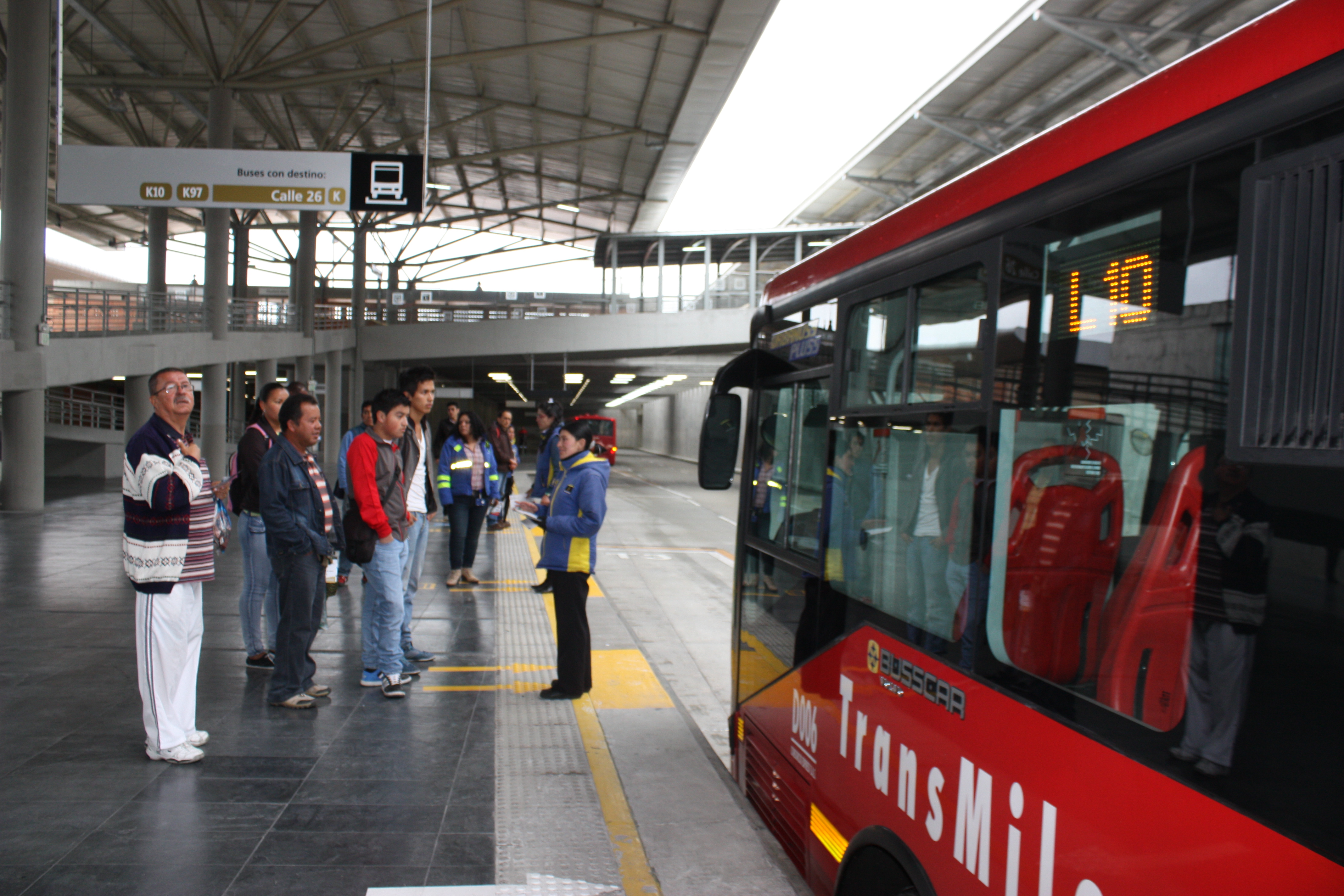 El Sistema TransMilenio funcionará una hora más para Ciclovía Nocturna 