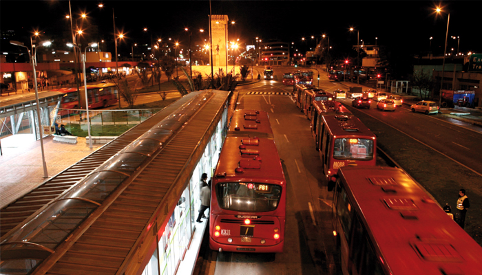 TransMilenio extiende su horario por ciclovía nocturna