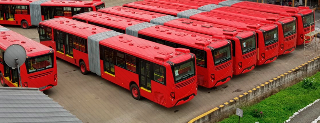 Los nuevos buses de TransMilenio a gas natural comenzaron a salir de Pereira a Bogotá